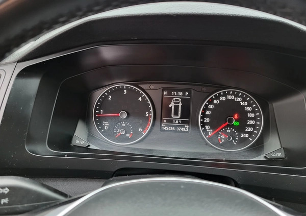 Volkswagen Caravelle cena 139900 przebieg: 145436, rok produkcji 2017 z Daleszyce małe 191